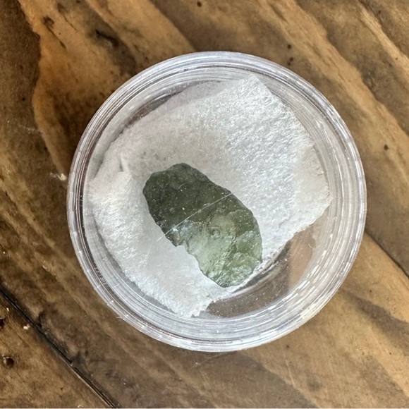 Raw Moldavite Stone from Czech Republic 1 Gram Authentic Metaphysical Spiritual - Picture 5 of 15